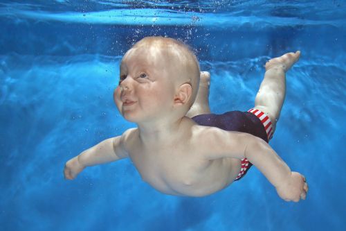 10-reasons-tro-try-baby-swimming-lessons-underwater