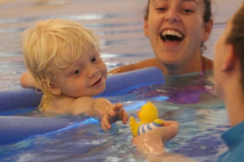 10-reasons-to-try-baby-swimming-lessons-1