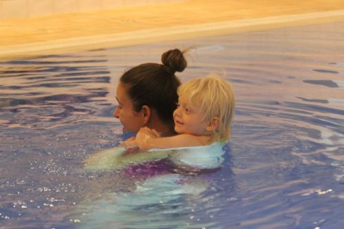 10-reasons-to-try-baby-swimming-lessons-2