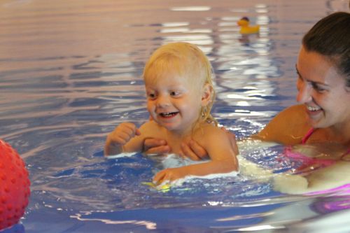 10-reasons-to-try-baby-swimming-lessons-9